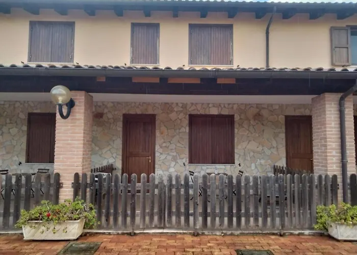 Casale Di Valle Fredda 4* Итри